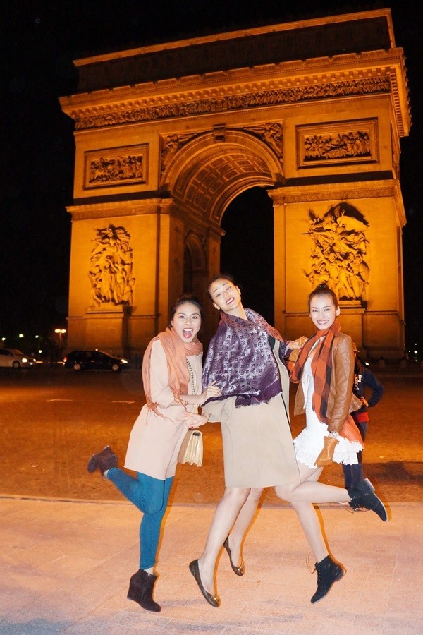 Sao[-]Việt[-]chụp[-]ảnh[-]kiểu[-]cách[-]khi[-]du[-]lịch[-]Paris
