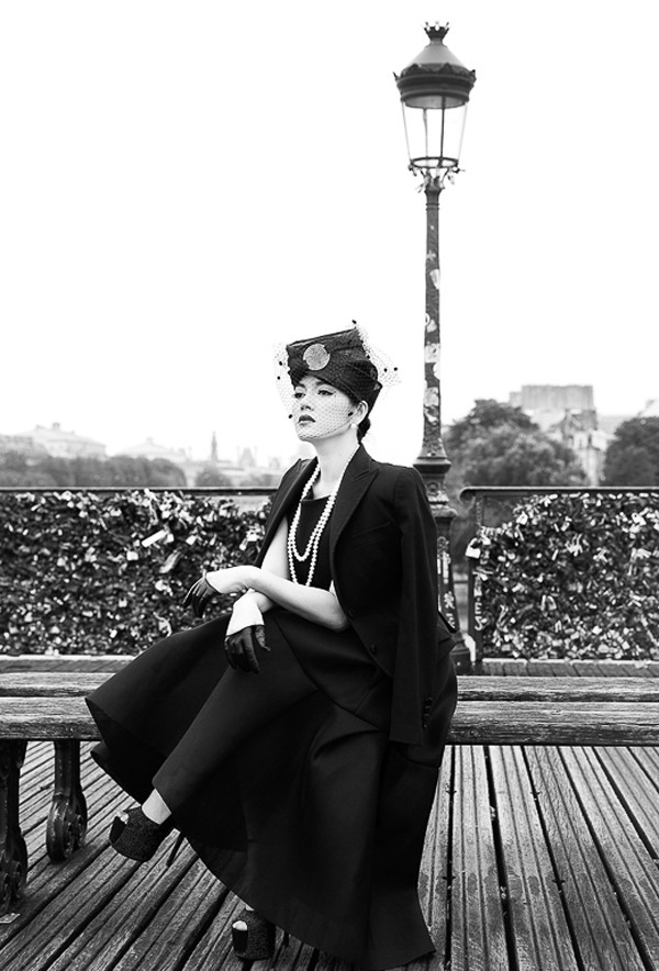 Sao[-]Việt[-]chụp[-]ảnh[-]kiểu[-]cách[-]khi[-]du[-]lịch[-]Paris