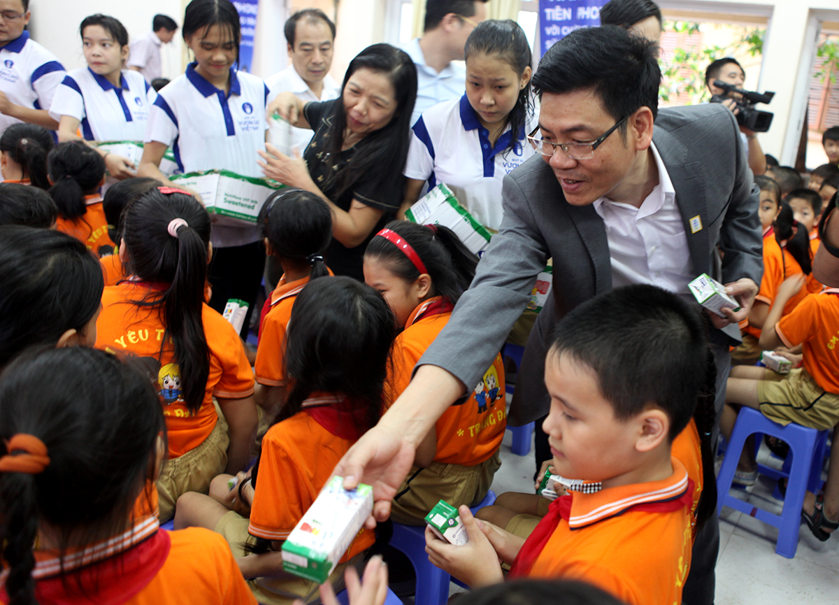 Vinamilk[-]phát[-]động[-]chương[-]trình[-]sữa[-]học[-]đường[-]năm[-]2016[-]tại[-]tỉnh[-]Tuyên[-]Quang