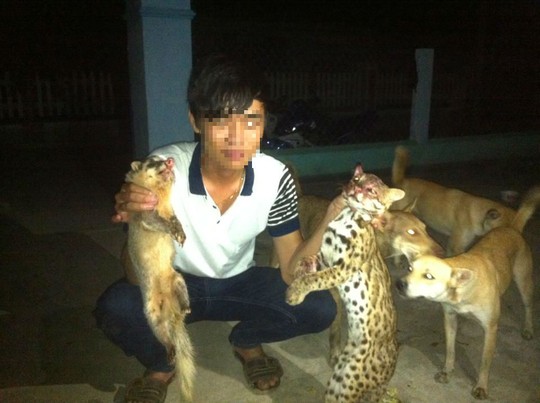 4[-]thanh[-]niên[-]bị[-]phạt[-]vì[-]khoe[-]"chiến[-]tích"[-]giết[-]chồn[-]trên[-]facebook