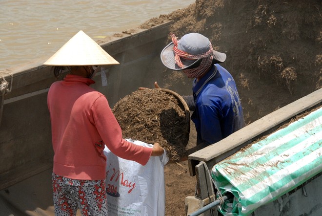 [-]Những[-]chợ[-]bán[-]đồ[-]'bỏ[-]đi'[-]độc[-]đáo[-]ở[-]miền[-]Tây