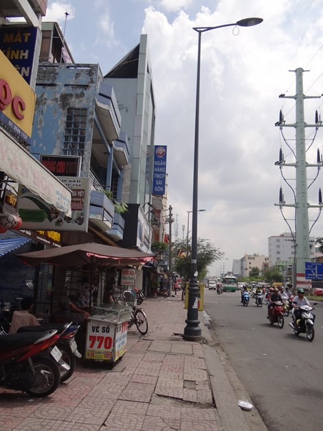[-]“Thủ[-]phạm”[-]gây[-]ngập[-]đường[-]Hồng[-]Bàng[-]là[-]cái…[-]trụ[-]đèn