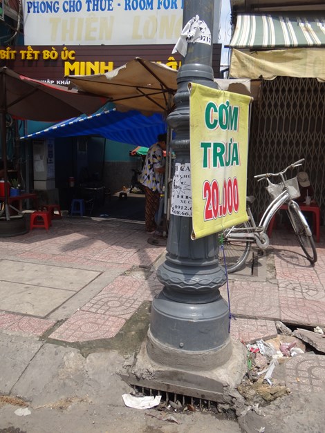 [-]“Thủ[-]phạm”[-]gây[-]ngập[-]đường[-]Hồng[-]Bàng[-]là[-]cái…[-]trụ[-]đèn
