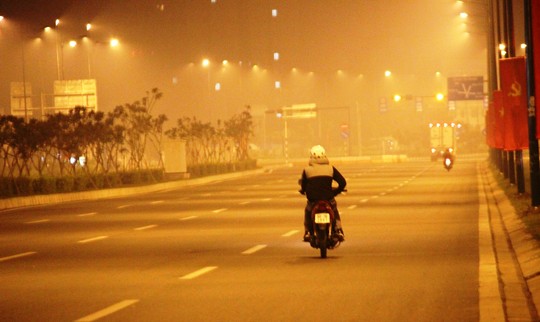 [-]TP[-]HCM[-]lại[-]khốn[-]khổ[-]với[-]sương[-]mù[-]độc[-]hại[-]bao[-]trùm