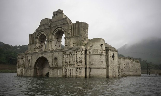 Phát[-]hiện[-]nhà[-]thờ[-]400[-]năm[-]dưới[-]hồ[-]chứa[-]Mexico[-]nhờ[-]hạn[-]hán