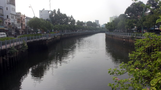 [-]Sông[-]Sài[-]Gòn[-]hứng[-]nước[-]thải[-]thay[-]kênh[-]Nhiêu[-]Lộc[-]đến[-]bao[-]giờ?