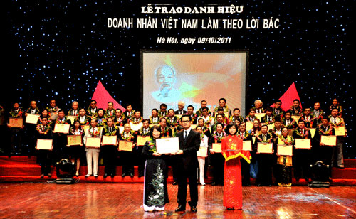 Dừng[-]chương[-]trình[-]"Doanh[-]nhân[-]Việt[-]Nam[-]làm[-]theo[-]lời[-]Bác"
