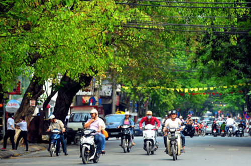 [-]Bắc[-]bộ[-]độ[-]ẩm[-]thấp,[-]Nam[-]bộ[-]chiều[-]tối[-]có[-]mưa[-]kèm[-]dông[-]lốc[-]và[-]sấm[-]sét