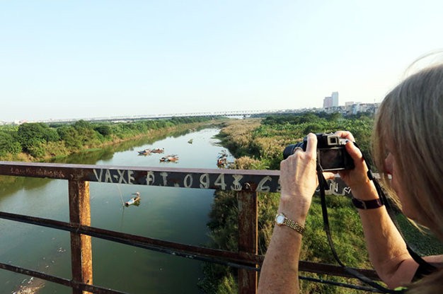 [-]Có[-]một[-]mùa[-]cỏ[-]lau[-]bên[-]bờ[-]sông[-]Hồng