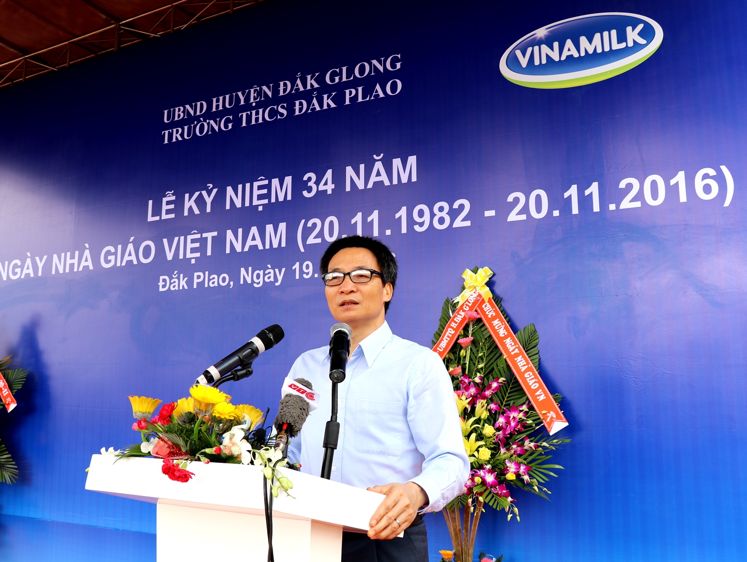 Vinamilk[-]phối[-]hợp[-]cùng[-]tỉnh[-]Đắk[-]Nông[-]tổ[-]chức[-]kỷ[-]niệm[-]34[-]năm[-]ngày[-]Nhà[-]giáo[-]Việt[-]Nam[-]