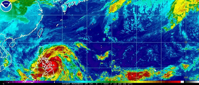 Toàn[-]cảnh[-]cơn[-]bão[-]Haiyan.[-]Ảnh:[-]NOOA.[-]