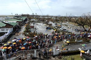 Cảnh[-]tàn[-]phá[-]tại[-]Philippines[-]sau[-]siêu[-]bão,[-]ngày[-]10/11.[-](Ảnh:[-]AFP/TTXVN)