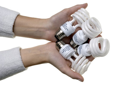 Sốc:[-]Bóng[-]đèn[-]compact[-]tiết[-]kiệm[-]điện[-]chứa[-]hóa[-]chất[-]cực[-]độc