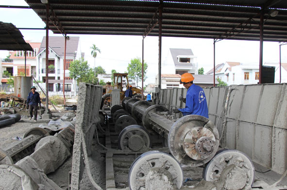Đắk[-]Lắk:[-]Cần[-]sớm[-]di[-]dời[-]các[-]cơ[-]sở[-]sản[-]xuất[-]gây[-]ô[-]nhiễm[-]ở[-]thành[-]phố[-]Buôn[-]Ma[-]Thuột[-]