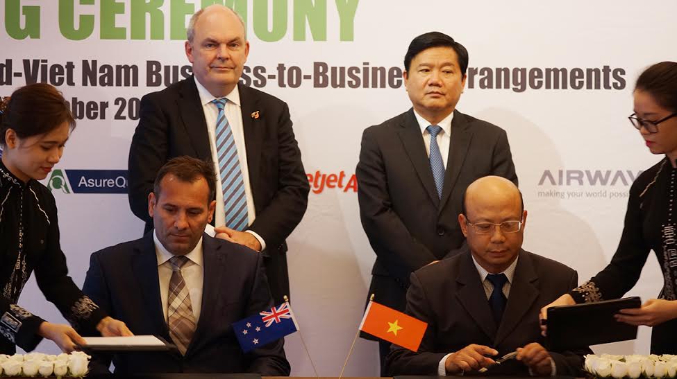 Thủ[-]tướng[-]New[-]Zealand[-]trao[-]tặng[-]giải[-]thưởng[-]New[-]Zealand[-]ASEAN[-]cho[-]Bà[-]Mai[-]Kiều[-]Liên