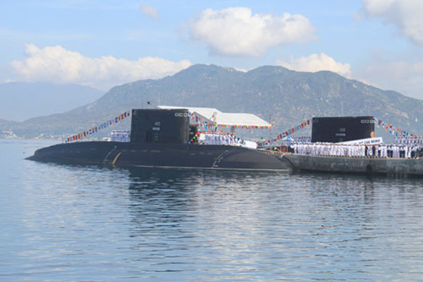 Trung[-]Quốc[-]ồ[-]ạt[-]xây[-]căn[-]cứ[-]tàu[-]ngầm[-]ở[-]đảo[-]Hải[-]Nam