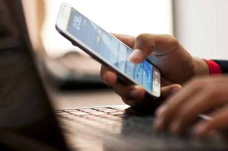 Điện[-]thoại[-]smartphone[-]gây[-]tổn[-]thương[-]đối[-]với[-]sức[-]khỏe