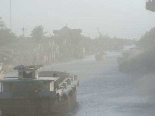 Người[-]dân[-]thị[-]trấn[-]Kiên[-]Lương[-](Kiên[-]Giang)[-]khổ[-]vì[-]sống[-]chung[-]với[-]khói[-]bụi[-]xi[-]măng