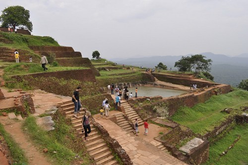 Ấn[-]tượng[-]cung[-]điện[-]đá[-]khổng[-]lồ[-]ở[-]Sri[-]Lanka