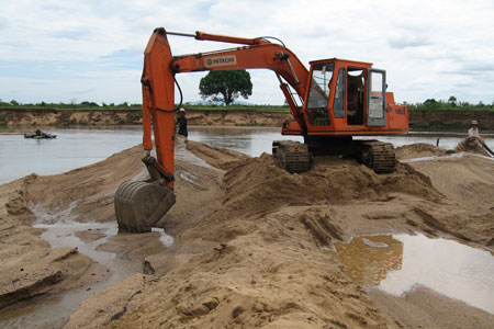 [-]Cần[-]phối[-]hợp,[-]ngăn[-]chặn[-]nạn[-]khai[-]thác[-]cát[-]trái[-]phép[-]trên[-]sông[-]KRông[-]Nô