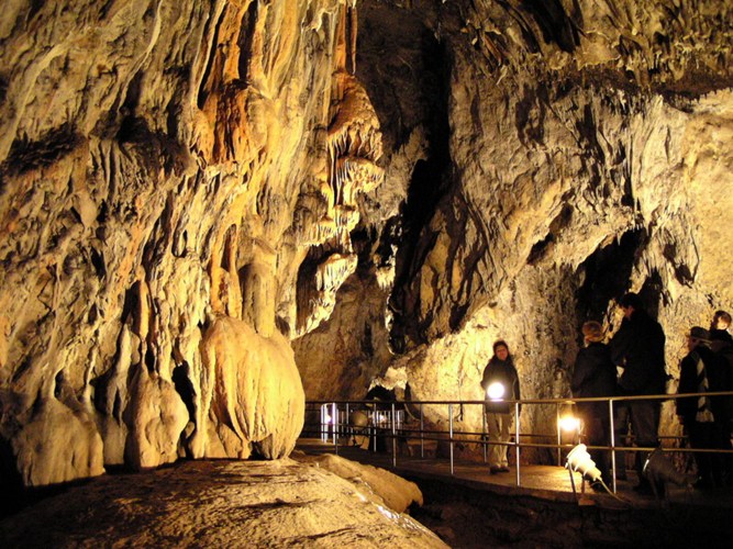 Ngỡ[-]ngàng[-]kỳ[-]quan[-]“Động[-]Phong[-]Nha[-]của[-]châu[-]Âu“