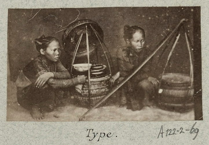 Hình[-]ảnh[-]chân[-]thực[-]người[-]Việt[-]trên[-]những[-]bưu[-]thiếp[-]trăm[-]tuổi