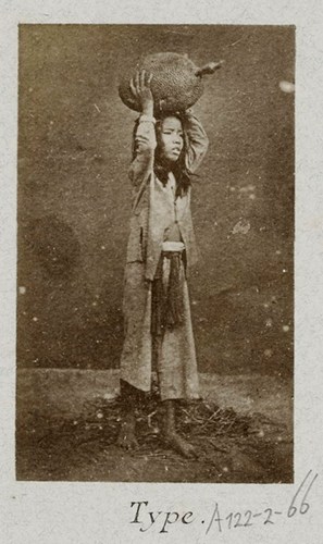 Hình[-]ảnh[-]chân[-]thực[-]người[-]Việt[-]trên[-]những[-]bưu[-]thiếp[-]trăm[-]tuổi