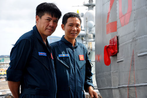 Cận[-]cảnh[-]trực[-]thăng[-]săn[-]ngầm[-]trên[-]biên[-]đội[-]chiến[-]hạm[-]Đinh[-]Tiên[-]Hoàng[-]-[-]Lý[-]Thái[-]Tổ