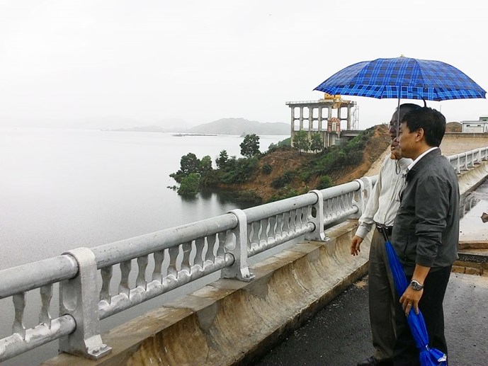 Triệu[-]tập[-]người[-]tung[-]tin[-]đồn[-]vỡ[-]đập[-]Tả[-]Trạch[-]trên[-]Facebook