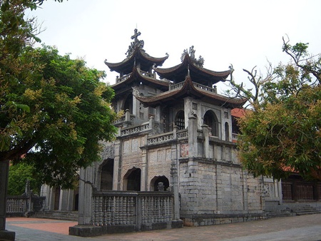 Những[-]nhà[-]thờ[-]trứ[-]danh[-]nhất[-]Việt[-]Nam