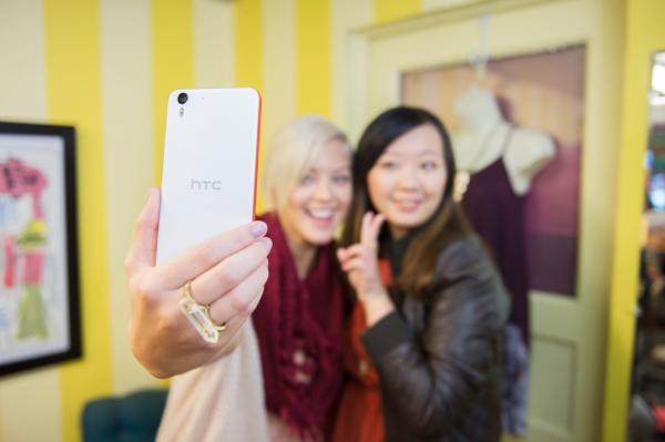 HTC[-]giới[-]thiệu[-]HTC[-]Desire[-]Eye[-]với[-]mức[-]giá[-]hấp[-]dẫn