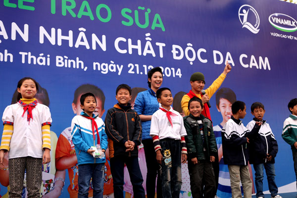 Vinamilk[-]và[-]Quỹ[-]sữa[-]"Vươn[-]cao[-]Việt[-]Nam"[-]cùng[-]chung[-]tay[-]xoa[-]dịu[-]nỗi[-]đau[-]da[-]cam[-]cho[-]trẻ[-]em[-]Thái[-]Bình