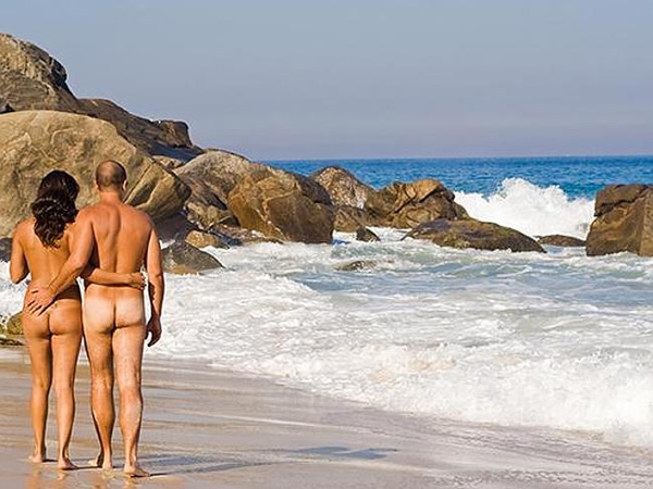 [-]Rio[-](Brazil)[-]đã[-]có[-]bãi[-]tắm[-]khoả[-]thân[-]đầu[-]tiên