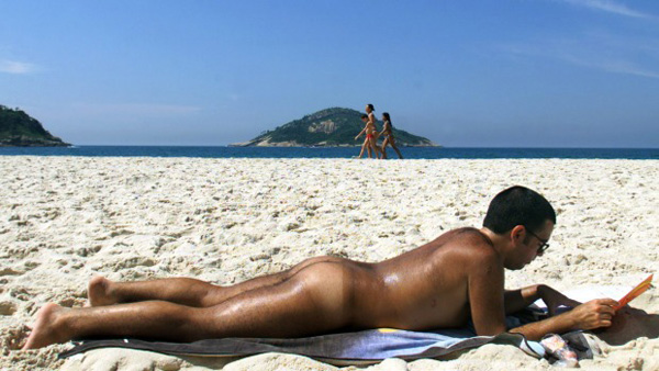 Bãi[-]tắm[-]khoả[-]thân[-]đầu[-]tiên[-]đã[-]có[-]ở[-]Rio[-](Brazil)