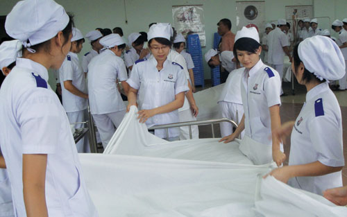Cần[-]siết[-]chặt[-]chất[-]lượng[-]đào[-]tạo[-]ngành[-]y,[-]dược
