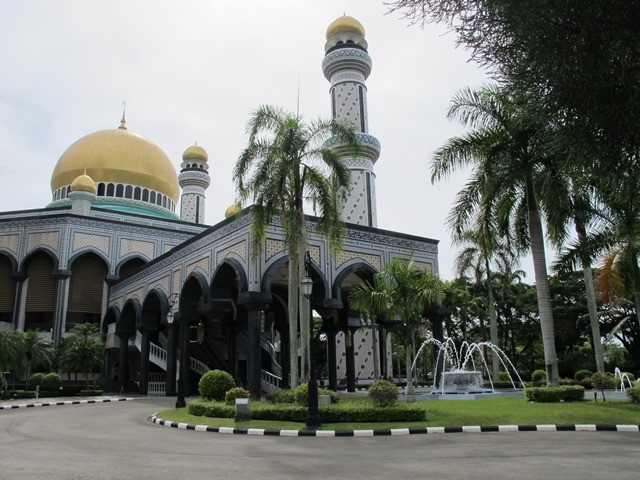 Brunei:[-]Tận[-]thấy[-]Thánh[-]đường[-]Hồi[-]giáo[-]toàn[-]vàng[-]