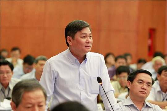 [-]Bị[-]chất[-]vấn,[-]Giám[-]đốc[-]Sở[-]Tài[-]nguyên[-]-[-]Môi[-]trường[-]TP[-]HCM[-]hứa[-]"sẽ[-]báo[-]cáo[-]sau"