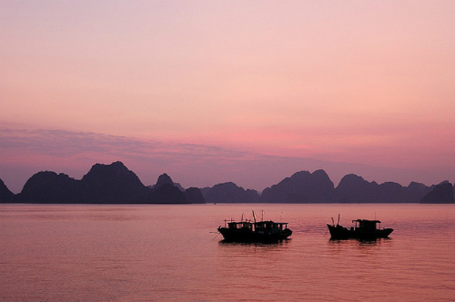Vịnh[-]Hạ[-]Long,[-]Sơn[-]Đoòng[-]vào[-]top[-]điểm[-]đến[-]đẹp[-]nhất[-]hành[-]tinh