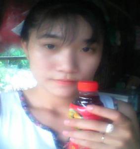 Chị[-]Phạm[-]Thị[-]Trâm[-]([-]Vĩnh[-]Lợi[-]–[-]Bạc[-]Liêu[-])[-]-[-]ảnh[-]trên[-][-]cùng[-]với[-]chai[-]nuớc[-]có[-]tạp[-]chất[-]lạ[-]giống[-]như[-]“con[-]giấm[-]tây”bên[-]trong[-]chai[-]nước[-](ảnh[-]dưới)[-][-]-[-]Ảnh[-]Thành[-]Nhớ