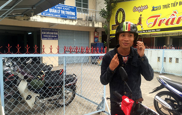 [-]Từ[-]chối[-]nhận[-]trà[-]Dr.Thanh[-]lợn[-]cợn[-]vì[-]"cái[-]này[-]phải[-]chắc[-]cú"
