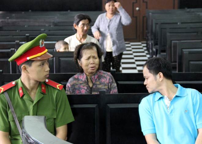 [-]Người[-]đổi[-]chai[-]Number[-]1[-]có[-]ruồi[-]lấy[-]500[-]triệu[-]đồng[-]ra[-]tòa