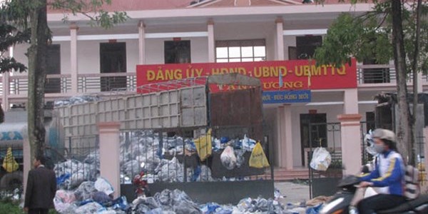 Thái[-]Nguyên:[-]Cần[-]sớm[-]xử[-]lý[-]dứt[-]điểm[-]việc[-]người[-]dân[-]tự[-]ý[-]đưa[-]rác[-]thải[-]vào[-]trụ[-]sở[-]Ủy[-]ban[-]xã[-]Tân[-]Cương