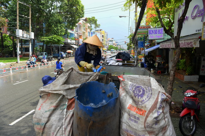 Thiết[-]kế[-]xe[-]thu[-]gom[-]rác[-]phân[-]loại[-]