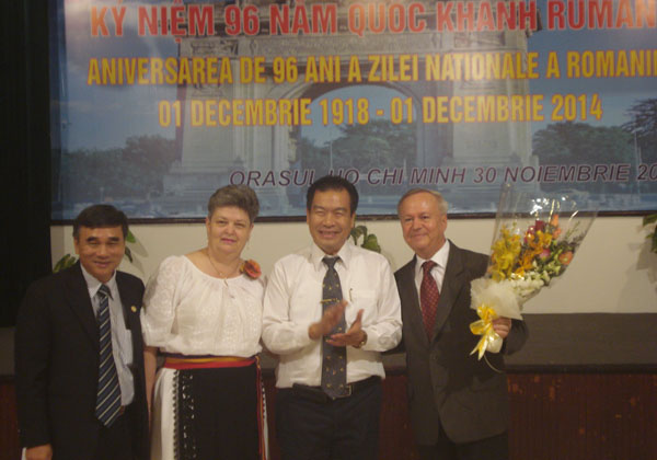 TP[-]HCM:[-]Kỷ[-]niệm[-]96[-]năm[-]ngày[-]Quốc[-]khánh[-]Rumani