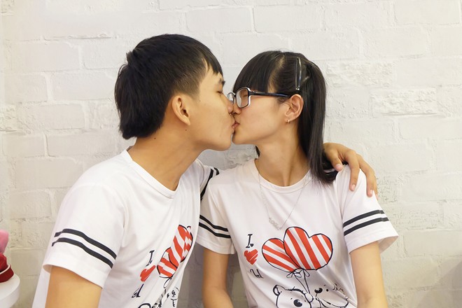 [-]Quán[-]tàu[-]hũ[-]đông[-]khách[-]nhờ[-]khuyến[-]mãi...[-]nụ[-]hôn