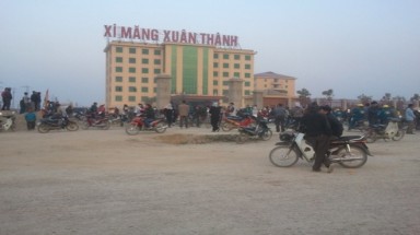  Nhà máy xi măng Xuân Thành bị "quây": Dân đã giải tán