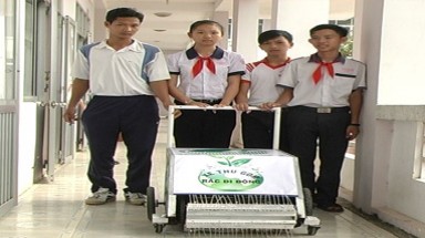  Học sinh lớp 9 chế tạo xe thu gom rác di động