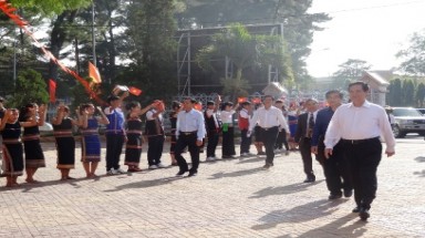  Thủ tướng Nguyễn Tấn Dũng thăm huyện Sa Thầy, tỉnh Kon Tum
