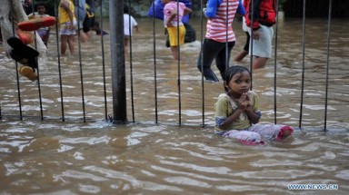  Lũ nhấn chìm thủ đô của Indonesia, 7 người chết