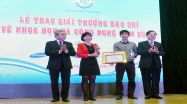  Phóng viên Dương Tấn Ba đoạt giải Nhất giải thưởng Báo chí viết về Khoa học-Công nghệ 2013